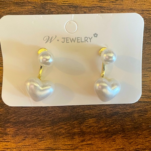 Faux pearl and pearl heart gold earrings - Picture 1 of 2